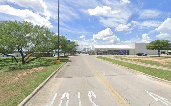 8030 Bandera Rd Parking
