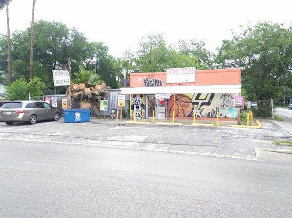 Mariposa Groceries