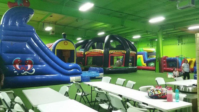 I-Guana Jump Bounce House
