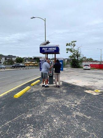 113 W Pecan St Parking