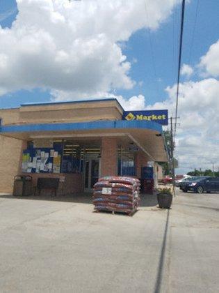 Lowe's Market/ Grocery