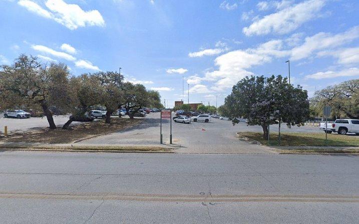 1001-1099 Maverick St Parking