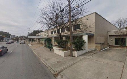 5307 Broadway St Parking